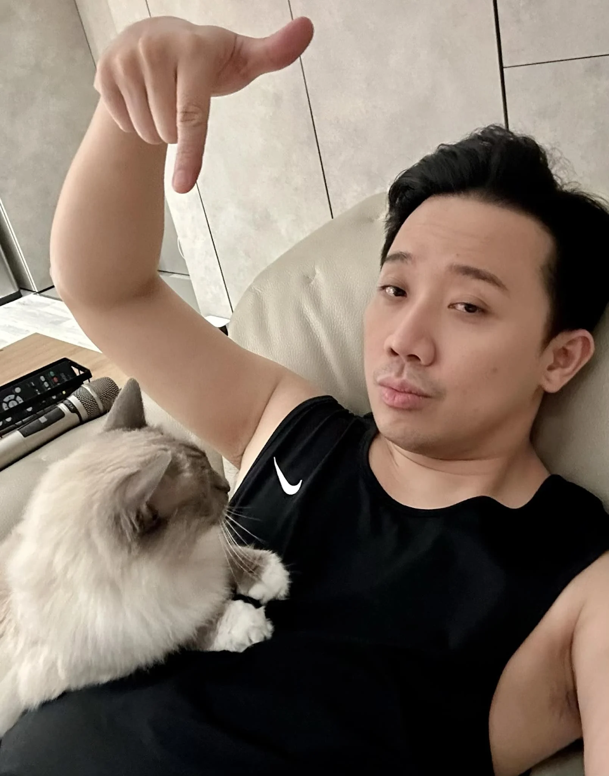 Trấn Thành có động thái đáp trả giữa ồn ào bị tố sống lỗi ở rạp phim, còn làm 1 hành động thách thức - Hình 1