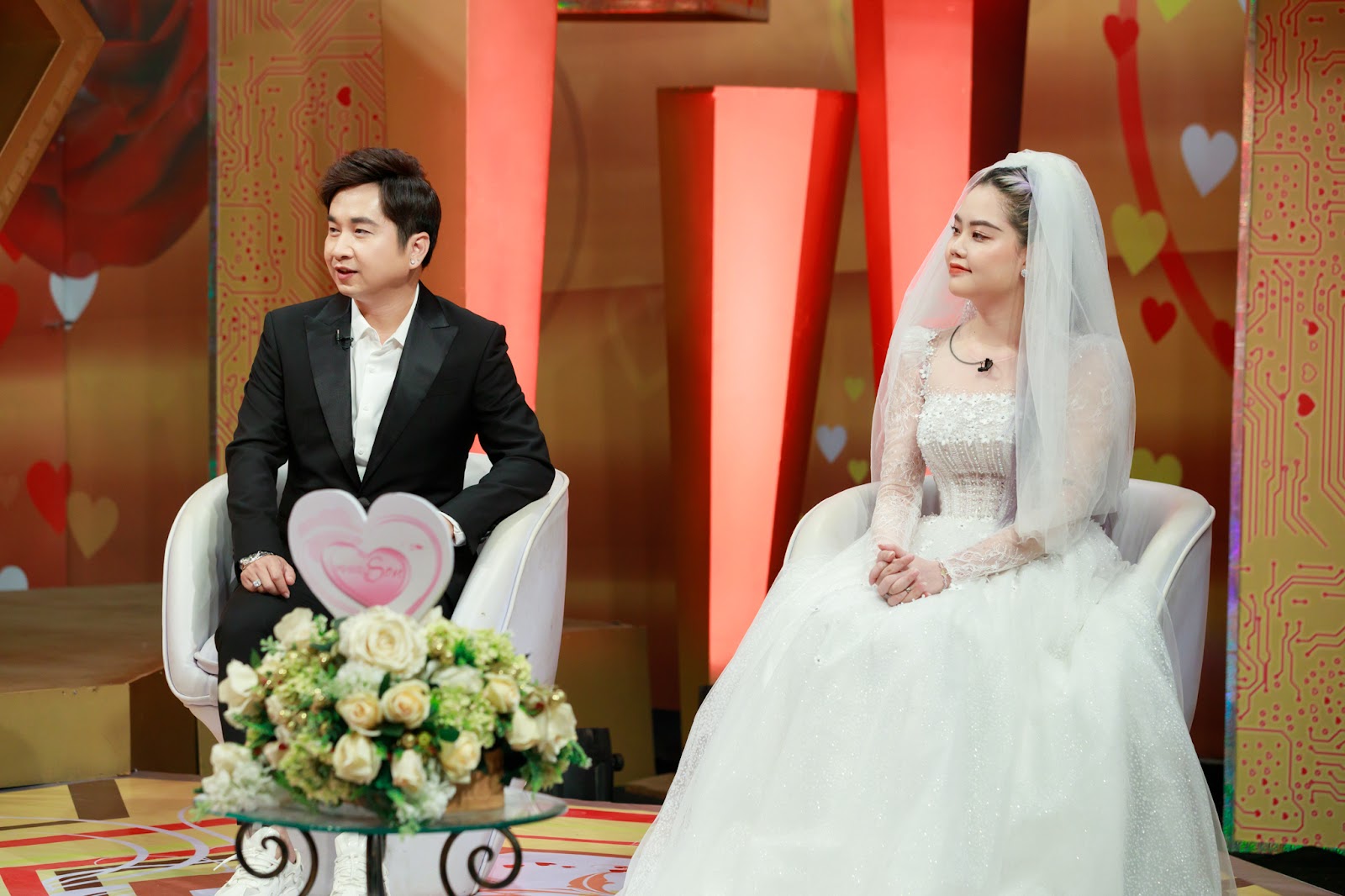 Bằng Cường muốn độn thổ khi liên tục bị vợ kém 12 tuổi bóc phốt: Ở dơ, 1 cái quần mặc tới 3 ngày - Hình 4