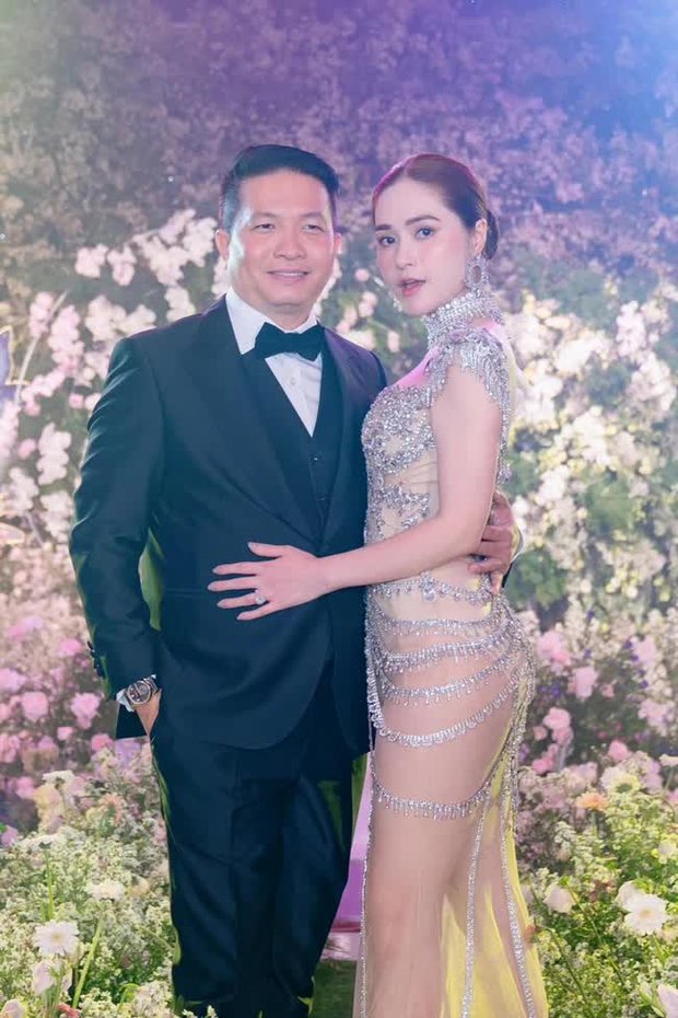 Chồng Đoàn Di Băng: Đại gia khét tiếng, vướng tin hẹn hò gái trẻ Vbiz vẫn được vợ bênh chằm chặp - Hình 3