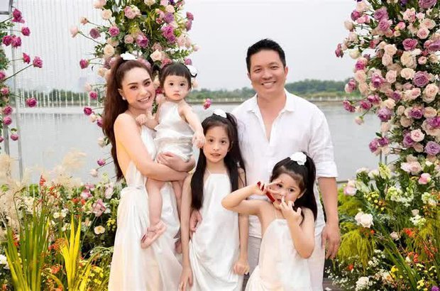 Chồng Đoàn Di Băng: Đại gia khét tiếng, vướng tin hẹn hò gái trẻ Vbiz vẫn được vợ bênh chằm chặp - Hình 7
