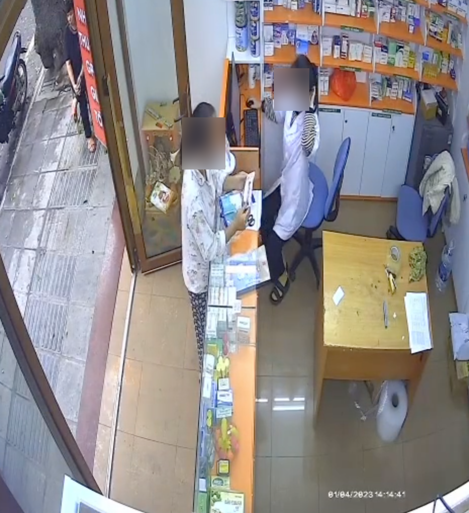 Dùng chiêu thức thôi miên huyền bí, người phụ nữ gây phẫn nộ khi cuỗm 3 triệu từ nhân viên bán thuốc - Hình 2