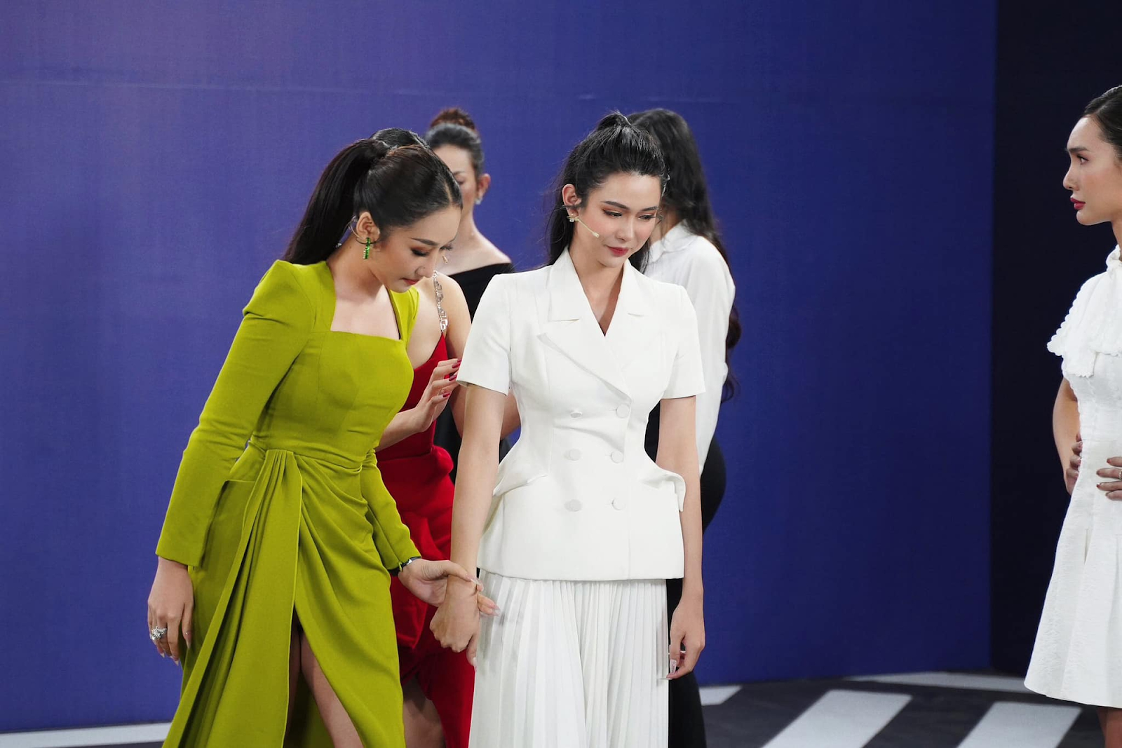 Hà Anh thắng vé vote quay lại chung kết Hoa hậu Chuyển giới, lộ diện thí sinh đăng quang? - Hình 4