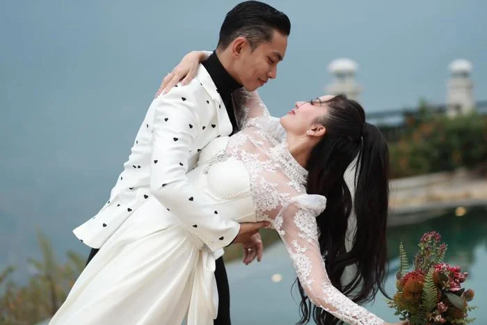 Khánh Thi bất ngờ đăng đàn chuyện hận cả thế giới, kể về những bất ổn tâm lý hậu đám cưới - Hình 1