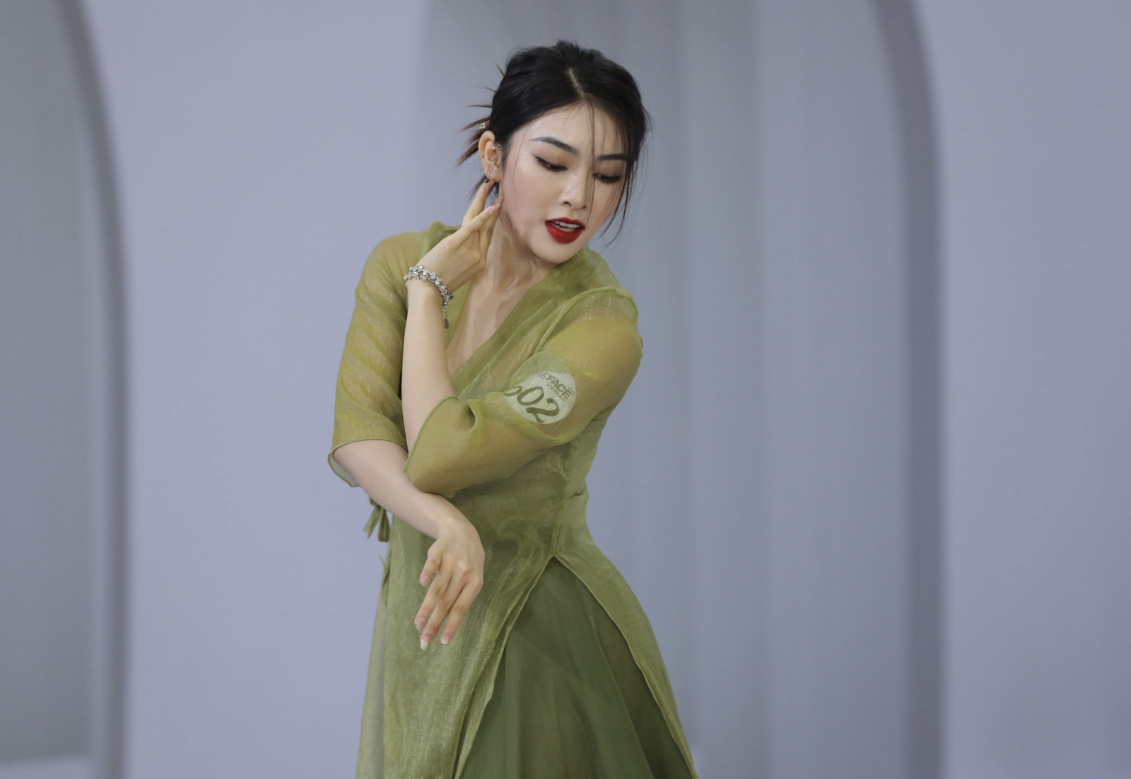 Linh Truong revealed an unsuccessful photo of puberty, the question of fixing her face made many people not recognize - Photo 4