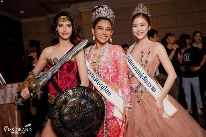 Miss Grand Thailand 2023 gây choáng váng với thí sinh người ngoài hành tinh, nhà Sen Vàng vỗ mặt - Hình 2