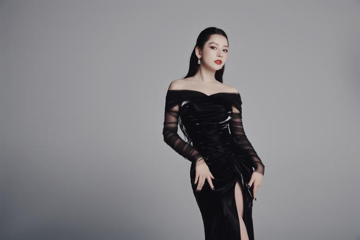 Chi Pu chính thức tung loạt ảnh khoe visual hút hồn tại Đạp Gió 2023, sẵn tiện vỗ mặt antifan - Hình 3