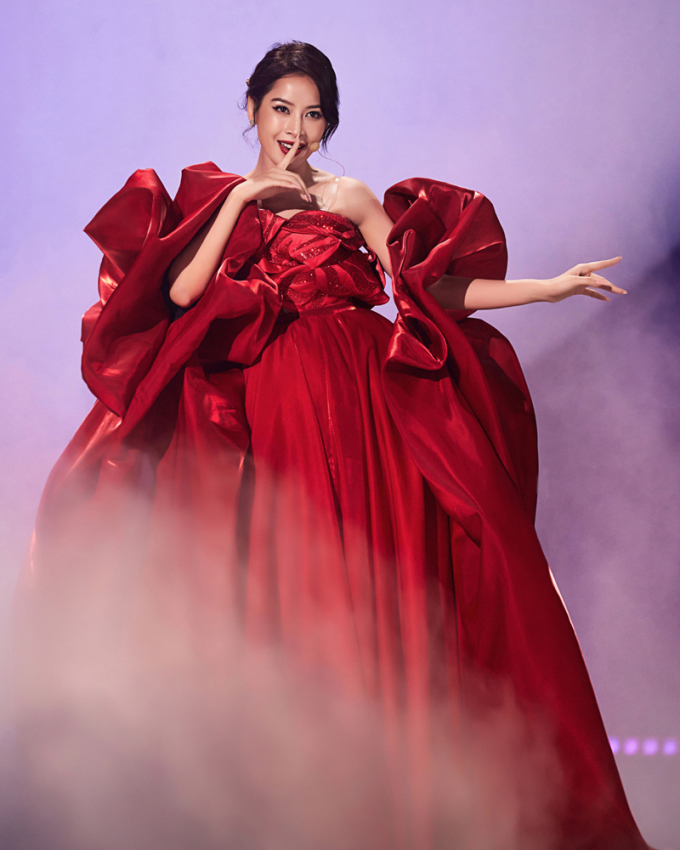 Chi Pu ranked towering despite singing "out of breath", Chinese netizens praised all the words? - Photo 1