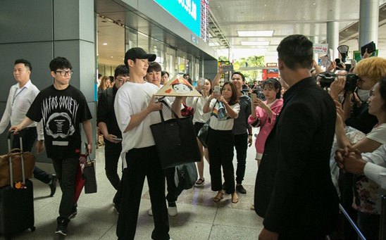 Jung Hae In đến Việt Nam: Mê mẩn với món ăn Việt, âm thầm xuất hiện khiến fan nháo nhào? - Hình 5