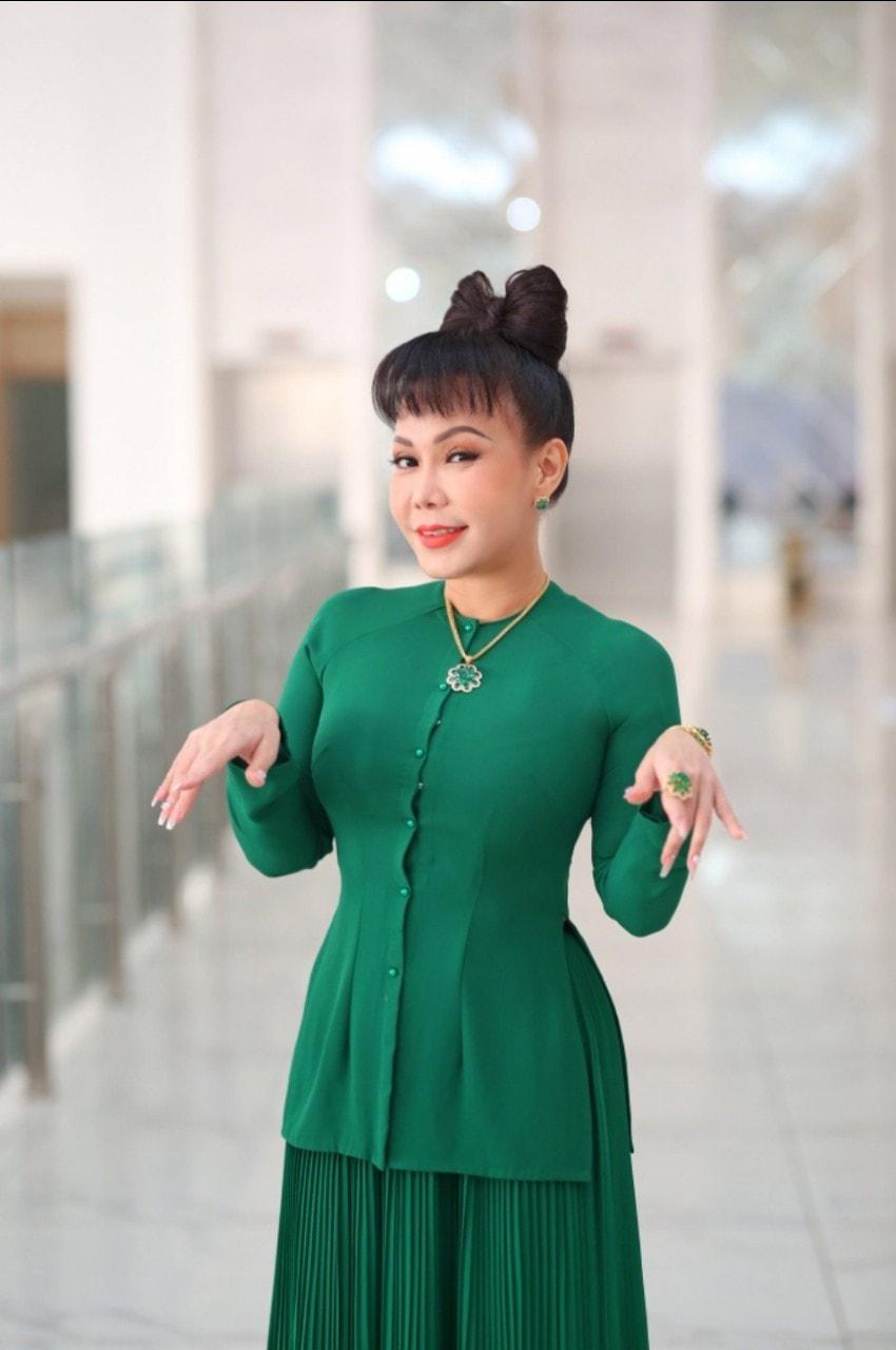 Việt Hương bất ngờ gọi tên cố nghệ sĩ Chí Tài, phát ngôn gây chú ý: Ở đâu em cũng sẽ cõng anh theo - Hình 1