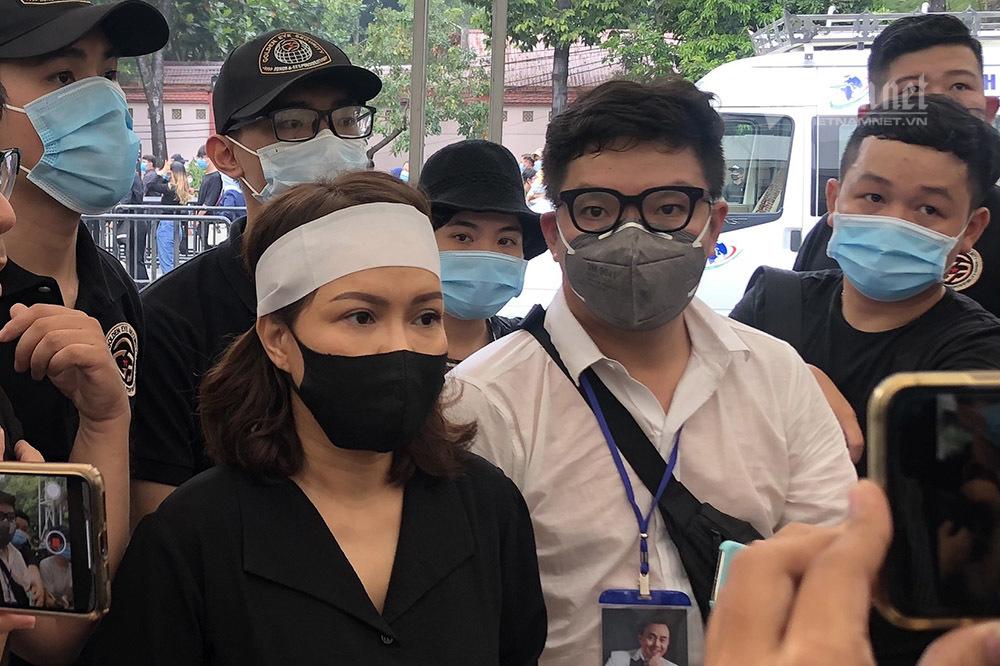 Việt Hương bất ngờ gọi tên cố nghệ sĩ Chí Tài, phát ngôn gây chú ý: Ở đâu em cũng sẽ cõng anh theo - Hình 2