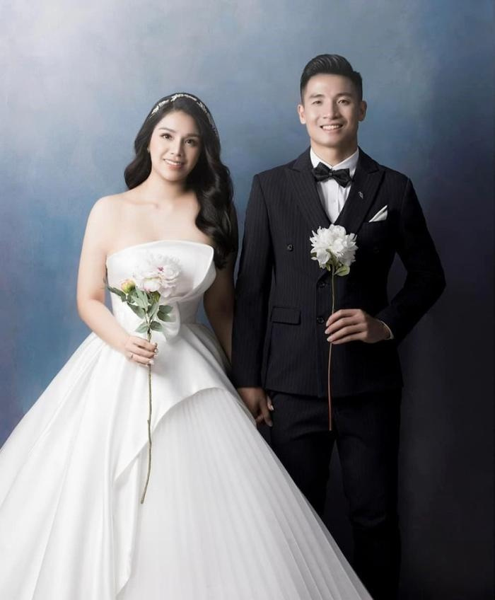 Bui Tien Dung and his wife Khanh Linh were exposed to the past few people know: So the love from the hospital! - Photo 1