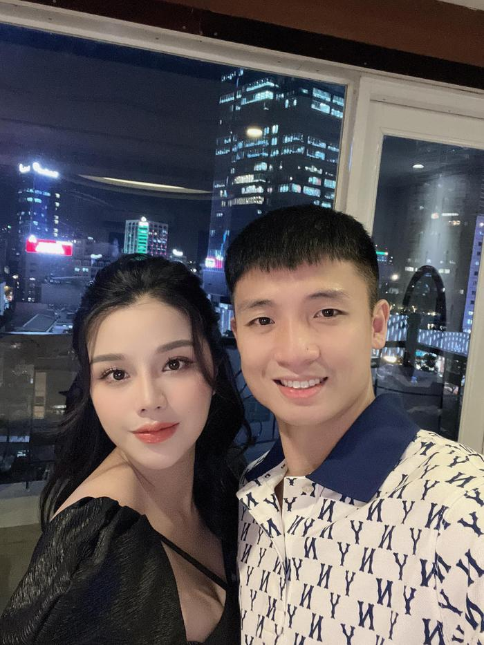 Bùi Tiến Dũng xuất hiện cùng vợ con với vết thương trên đầu, mẹ vợ bỗng ẩn ý cực gắt? - Hình 7