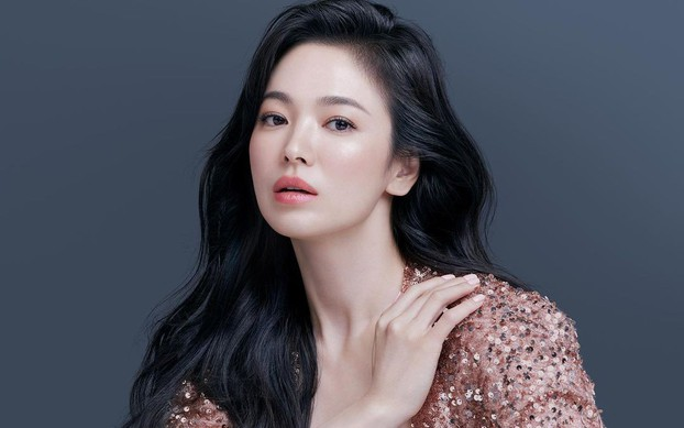 Lộ ảnh Song Hye Kyo hẹn hò 1 nam thần từng say đắm Son Ye Jin, Song Seung Hun - Lee Min Ho mất lượt? - Hình 1