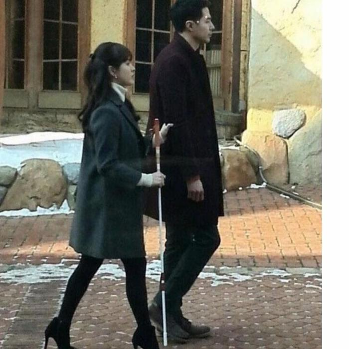 Lộ ảnh Song Hye Kyo hẹn hò 1 nam thần từng say đắm Son Ye Jin, Song Seung Hun - Lee Min Ho mất lượt? - Hình 2