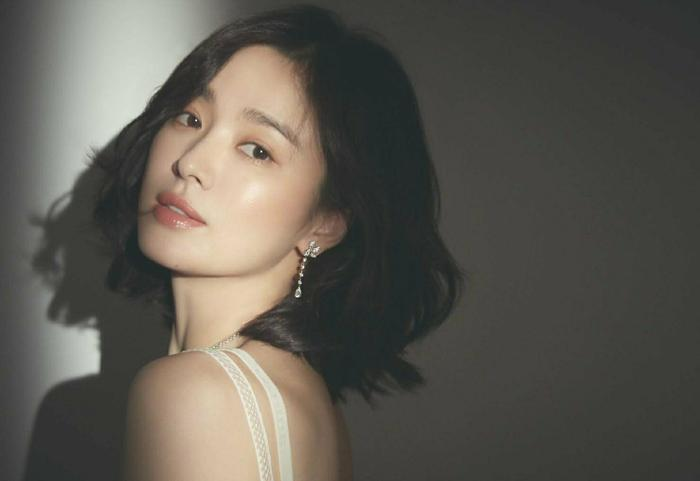 Song Hye Kyo rớt giá thảm hại, bị 1 nam thần từ chối thẳng mặt, người đàn ông lạ xuất hiện giải vây? - Hình 4