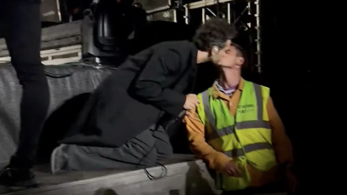 Taylor Swift broke up with new love Matty Healy after 2 months of dating, the reason was because the boys family kissed the male security guard? - Photo 4