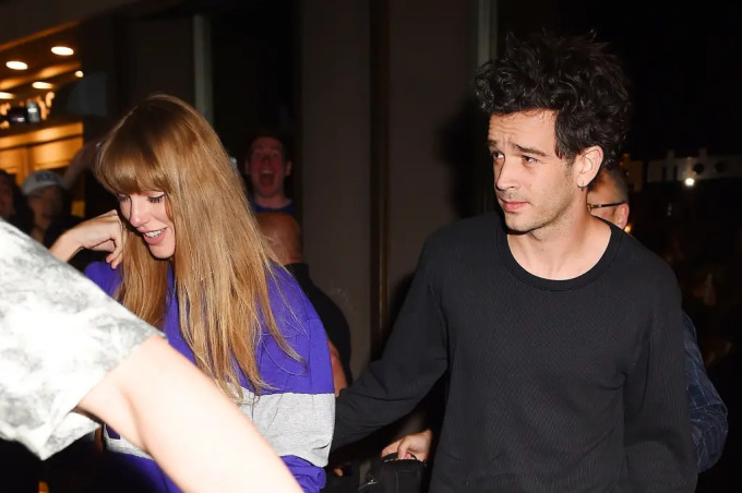 Taylor Swift broke up with new love Matty Healy after 2 months of dating, the reason was because the boys family kissed the male security guard? - Photo 1