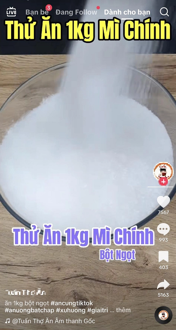 TikToker đăng clip ăn 1kg bột ngọt, bị CĐM ném đá vì câu view bất chấp sức khỏe - Hình 2