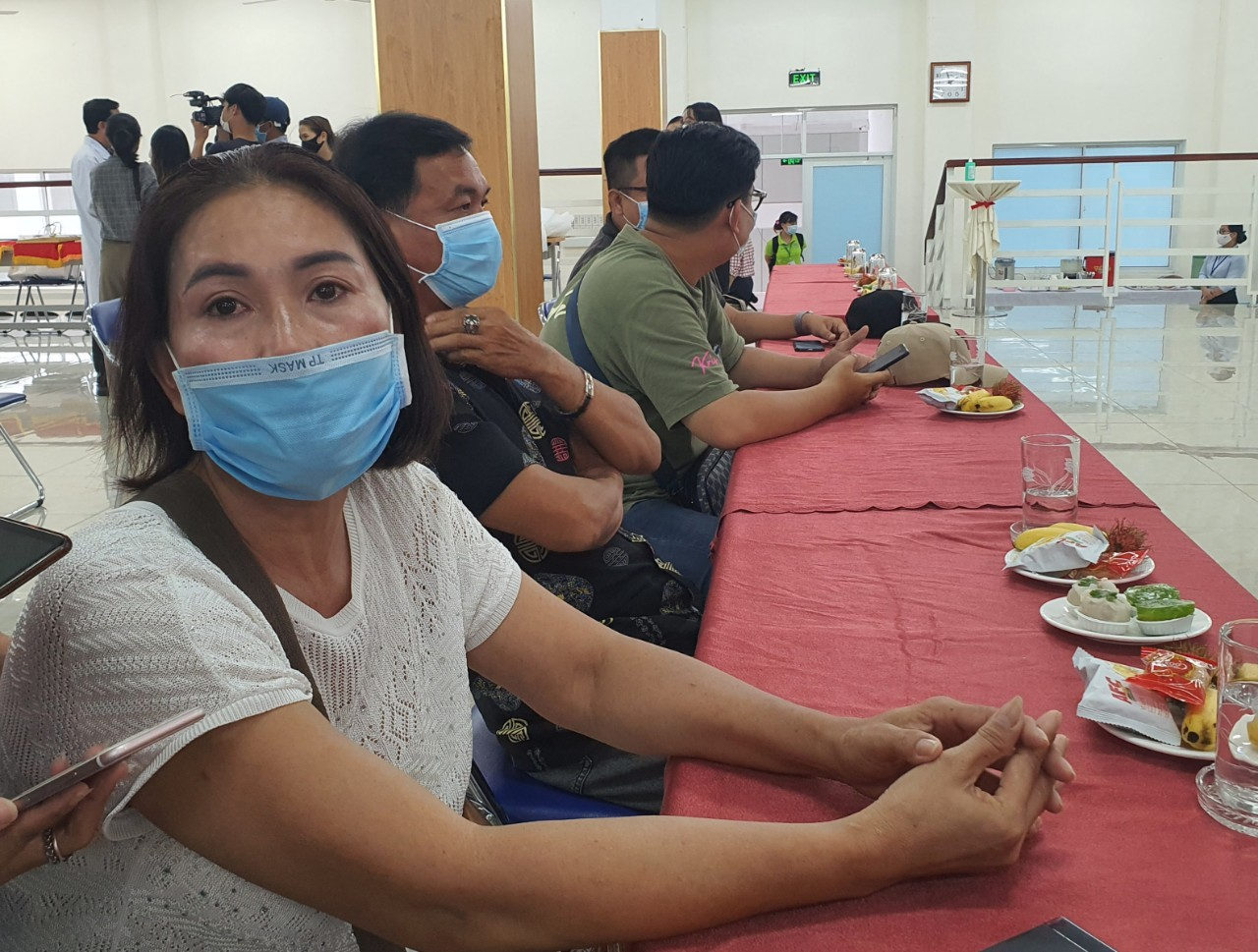 159 hành khách và toàn thể phi hành đoàn vui vẻ delay để chờ... một trái tim - Hình 5
