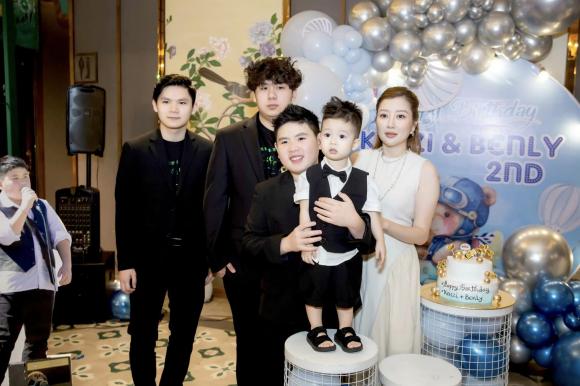 Bằng Kiều tổ chức sinh nhật cho 2 con trai, thái độ vợ mới khi đụng độ vợ cũ làm dân tình bàn tán - Hình 3
