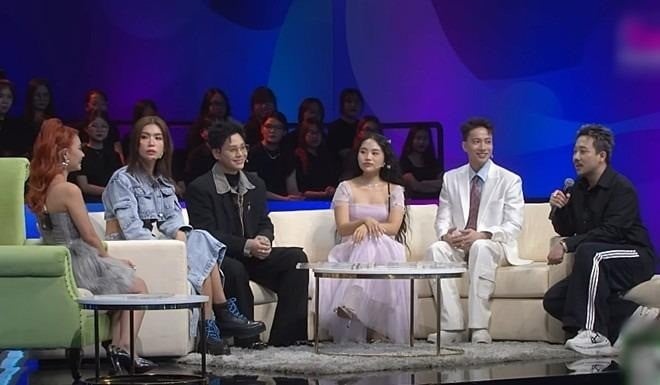 Phương Mỹ Chi bật khóc trên sân khấu, hiếm hoi nói chuyện tình yêu tại Người ấy là ai - Hình 4