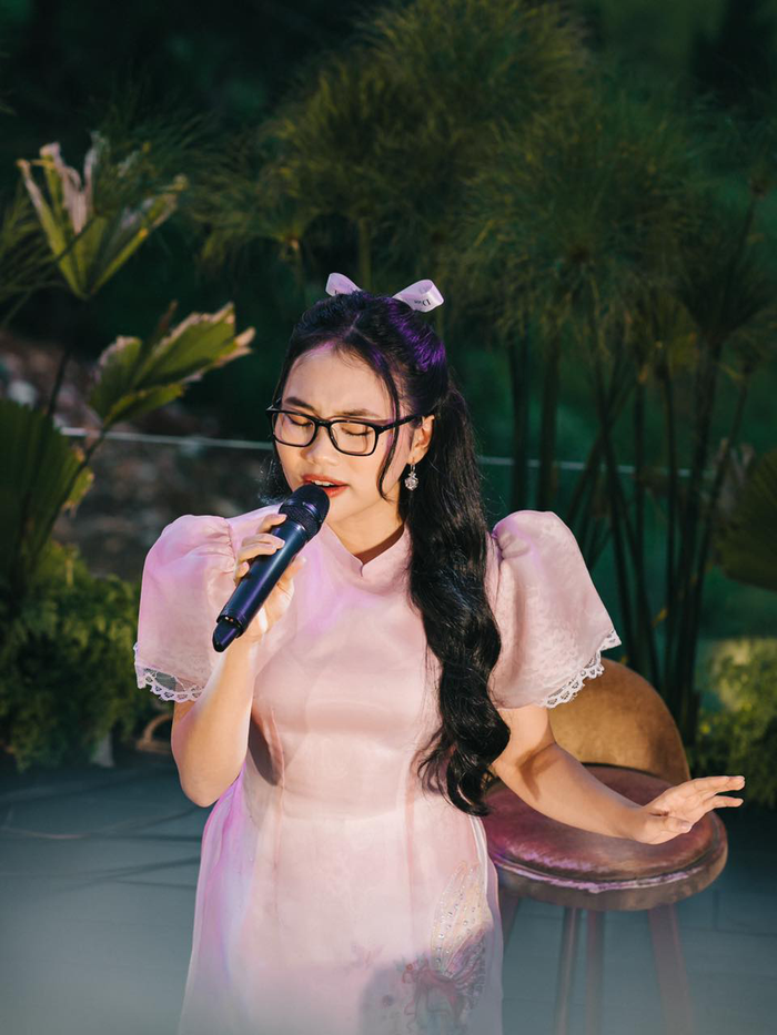Phương Mỹ Chi bật khóc trên sân khấu, hiếm hoi nói chuyện tình yêu tại Người ấy là ai - Hình 5