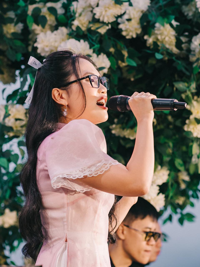Phương Mỹ Chi bật khóc trên sân khấu, hiếm hoi nói chuyện tình yêu tại Người ấy là ai - Hình 6