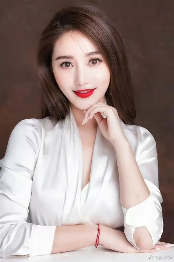 Bắt trọn Huỳnh Hiểu Minh sánh đôi cùng bạn gái tin đồn, thái độ u ám của nhà trai gây chú ý - Hình 5