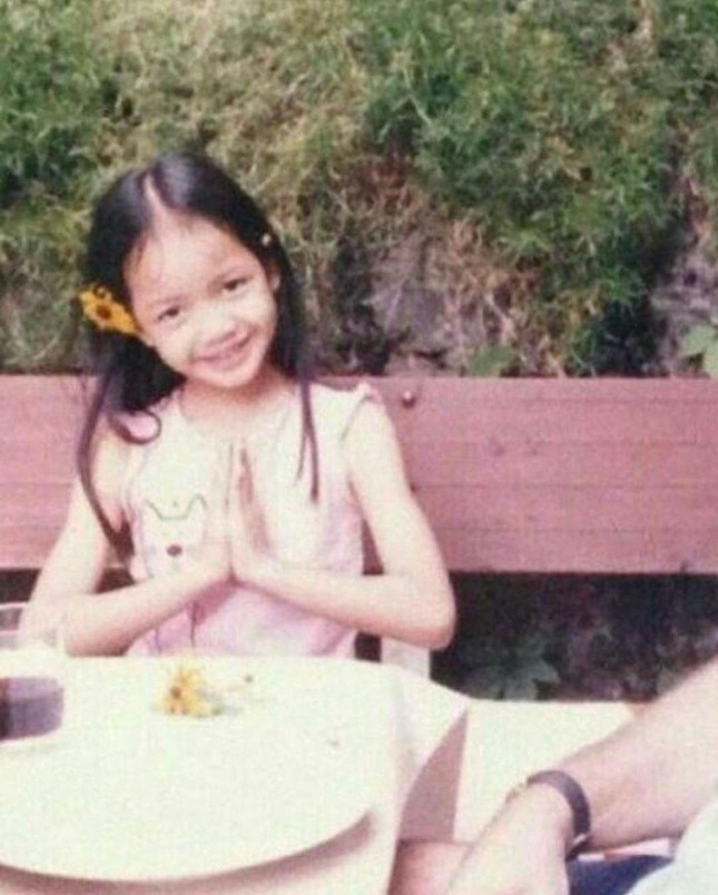 Jisoo - Rosé returned to Korea still remembers Vietnam, posted photos taken at Hanoi concert to celebrate Blackpinks 7th anniversary of their debut - Photo 6