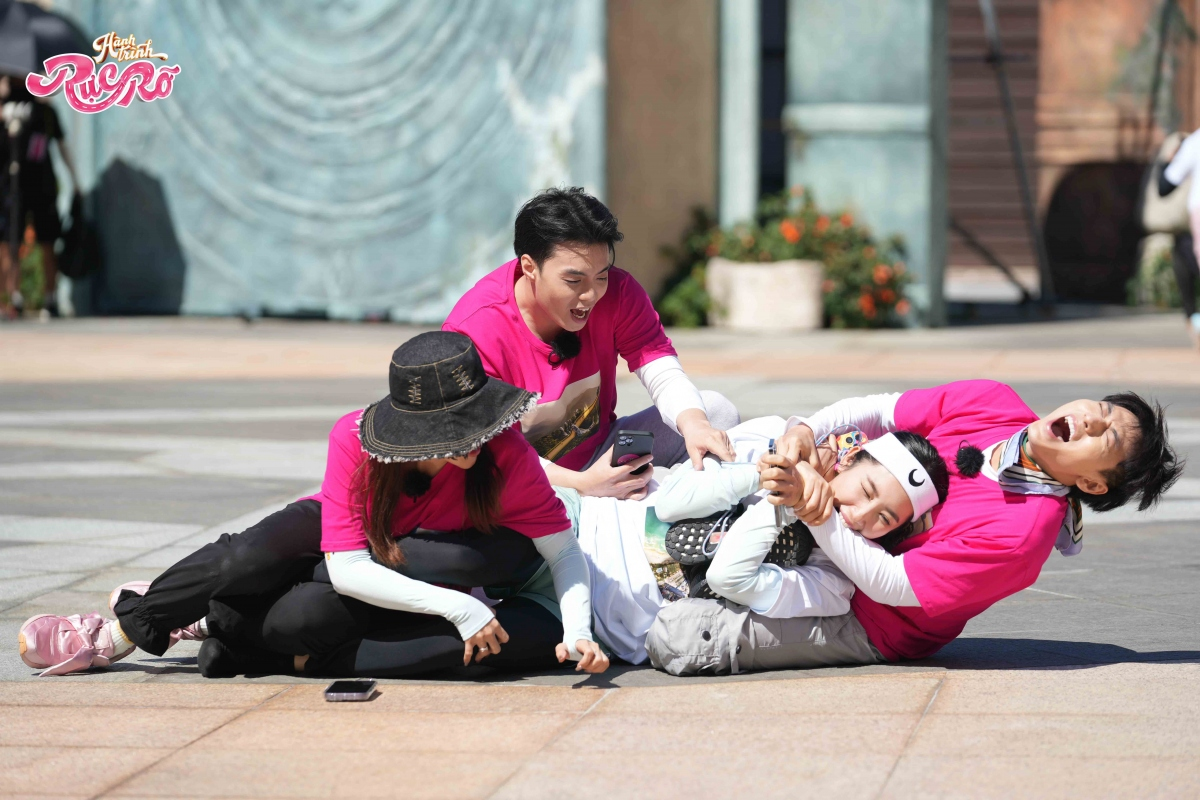 Le Duong Bao Lam had to sing Thanh Minh because he did this to Thuy Ngan on television - Photo 2