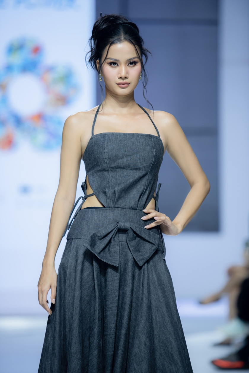 Mẫu nhí Bảo Châu tự tin catwalk cùng Á hậu Thảo Nhi Lê - Hình 7