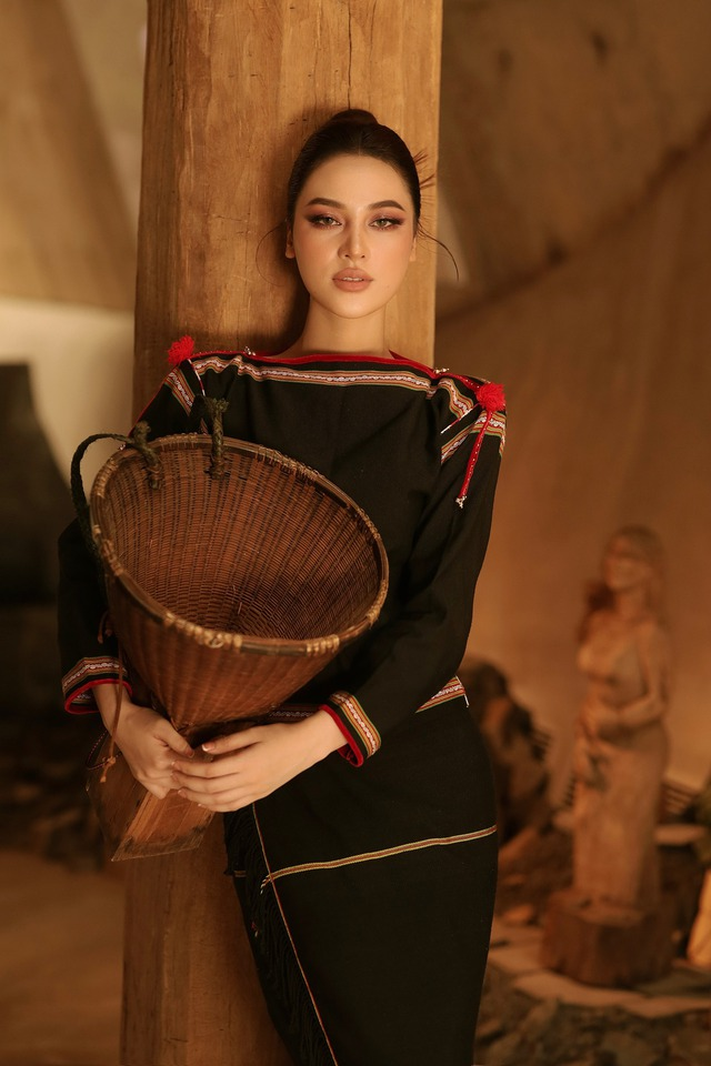 Miss Universe VN 2023: Cô gái Ê Đê từ chối show của Hương Giang để thi Hoa hậu, bắt chước HHen Niê? - Hình 6