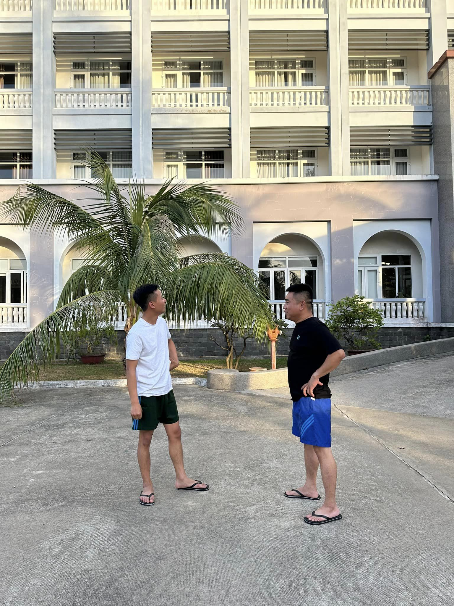 Quang Linh Vlog vừa mơ gặp người đặc biệt khi về đến VN, bố ruột Thùy Tiên liền bóc trần lời nói dối - Hình 4