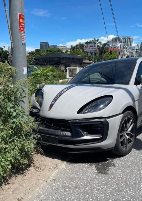 Xe Porsche - trị giá hơn 4 tỷ gặp tai nạn nghiêm trọng: thuộc sở hữu của Phan Công Khanh? - Hình 1