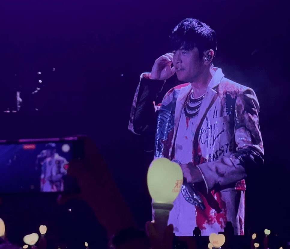 Châu Kiệt Luân gặp tai nạn nghiêm trọng, nôn mửa, chấn thương tại đêm Concert - Hình 3