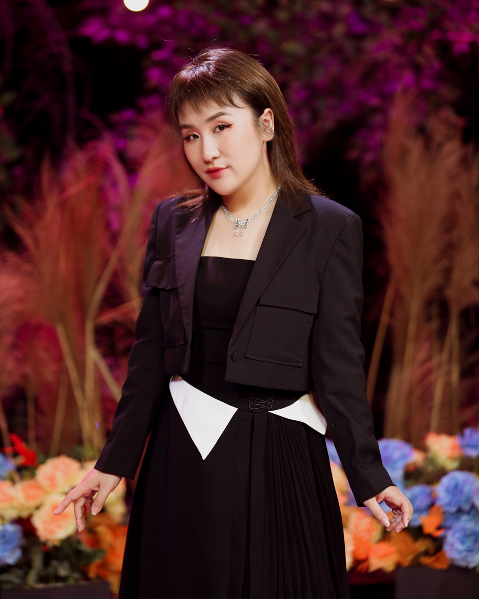 Huỳnh Tú tiết lộ hôn nhân nhiều bất đồng với chồng trẻ kém 5 tuổi, tổn thương vì bị body shaming - Hình 2