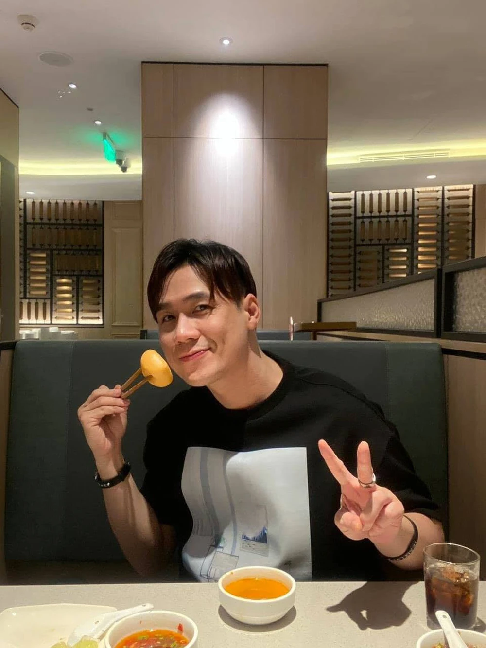Khánh Phương và cuộc sống ít ai ngờ đến cùng vợ chủ tịch trước khi sự nghiệp rơi vào vòng lao lý - Hình 8