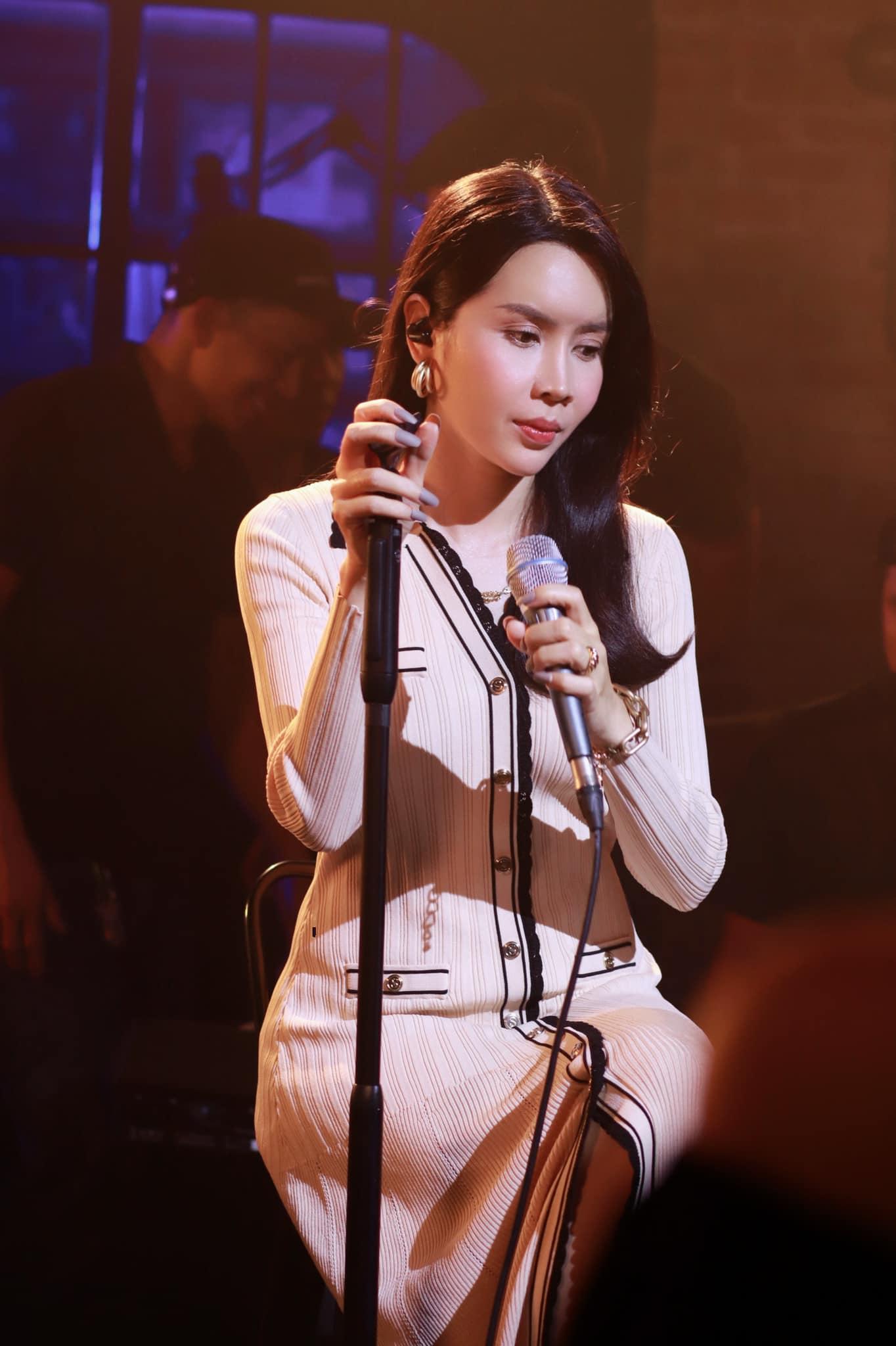 Lưu Hương Giang đăng đàn ẩn ý về Hồ Hoài Anh, đồng tình với Hoàng Thuỳ Linh mong CĐM chừa đường lui - Hình 7