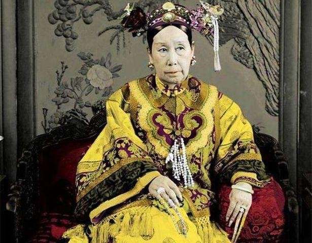 Từ Hi Thái Hậu ép cung nữ ngậm nước trong miệng khi bà đi vệ sinh, sở thích kỳ dị hay có lý do khác? - Hình 1