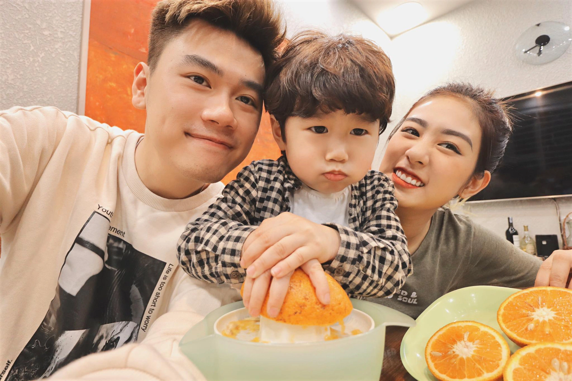 Trang Lou: Em gái Huyme, hot mom có mối tình thanh xuân với chồng nức tiếng MXH - Hình 9