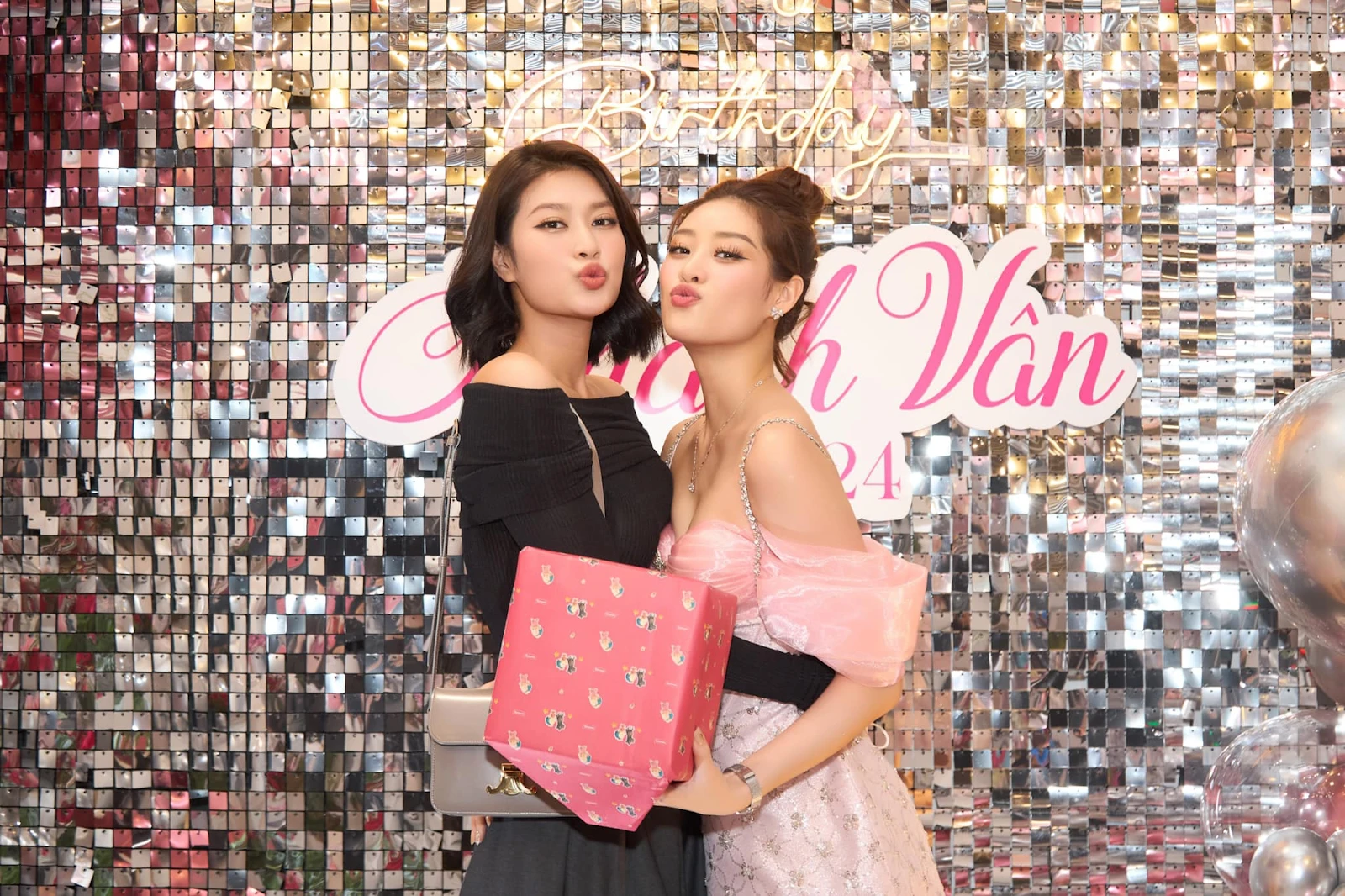 Miss Khanh Vans wedding photos revealed, hiding 10 super hot legs, dazzling bridesmaids - Photo 3