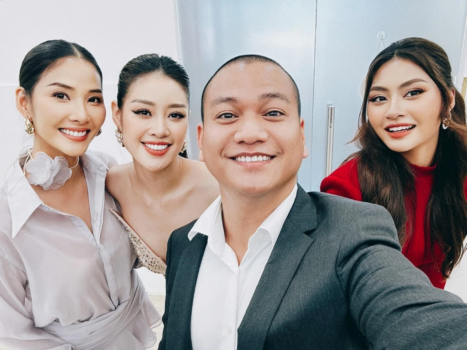 Miss Khanh Vans wedding photos revealed, hiding 10 super hot legs, dazzling bridesmaids - Photo 2