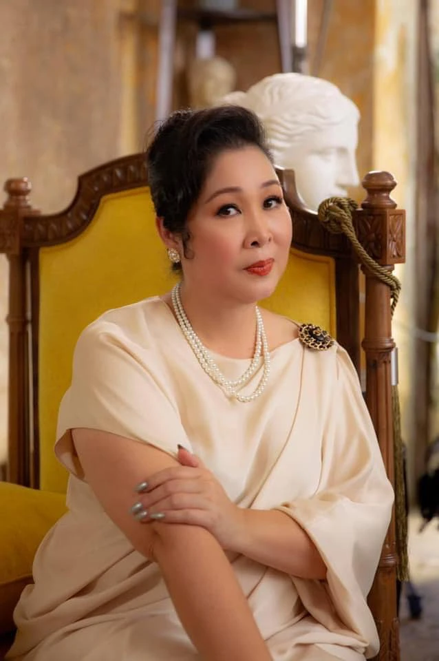 Hồng Vân khoe được đeo kim cương trị giá chục căn nhà, gợi nhớ bà Phương Hằng - Hình 7
