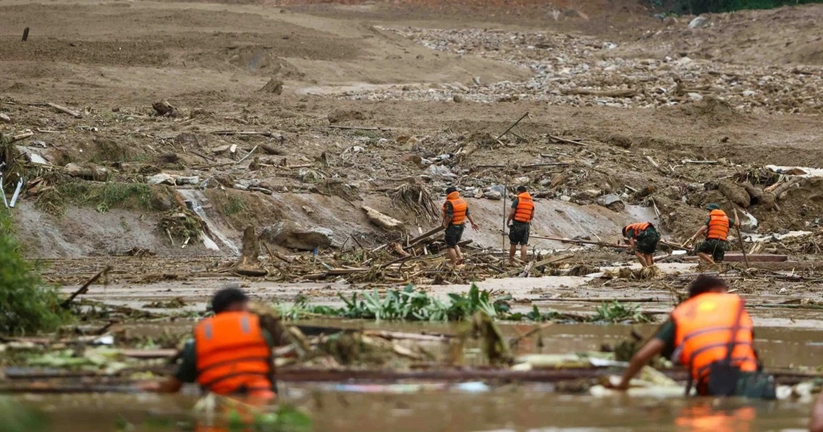 Flash flood in Nu village: Rescue forces stop searching, 7 people still missing - Photo 6