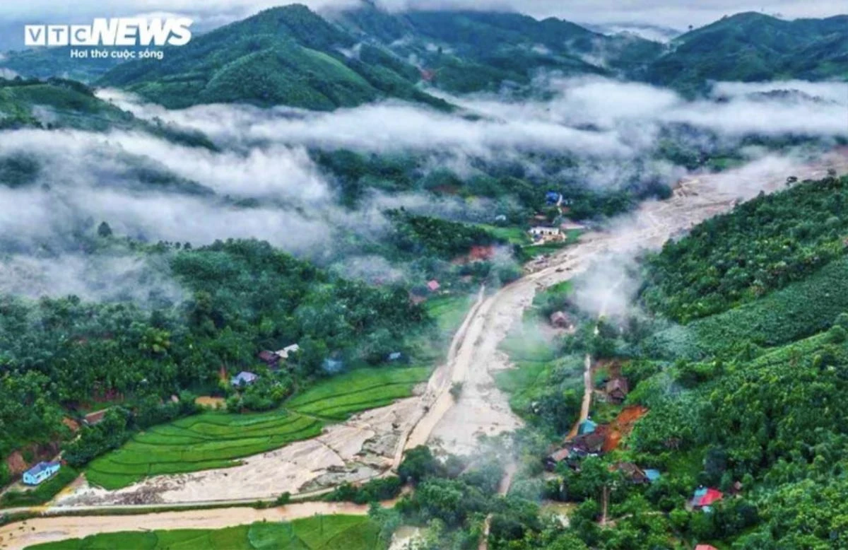 Flash flood in Nu village: Rescue forces stop searching, 7 people still missing - Photo 3