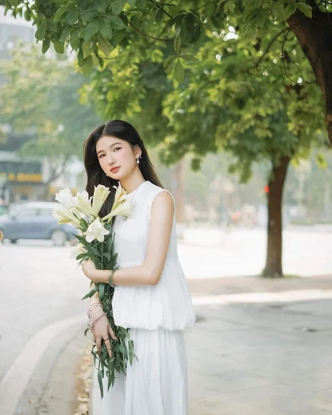 Nàng Mơ chơi trội, diện váy cưới gợi cảm để thắng Lọ Lem, Ông Bố Điên bày? - Hình 1