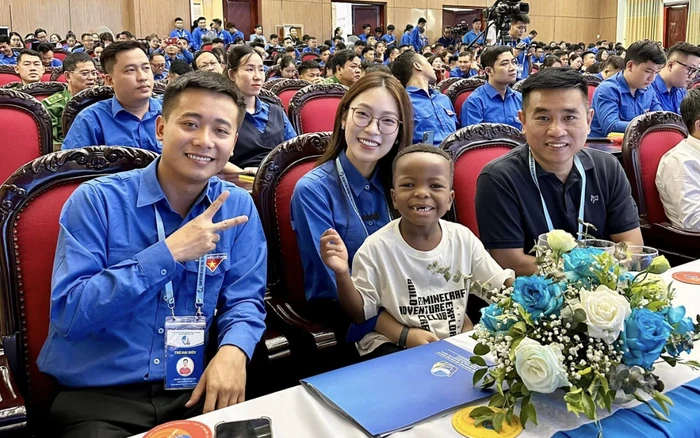 Quang Linh Vlog announces Vietnam bombing schedule, reveals meeting date at Vietnam Fatherland Front - Photo 7