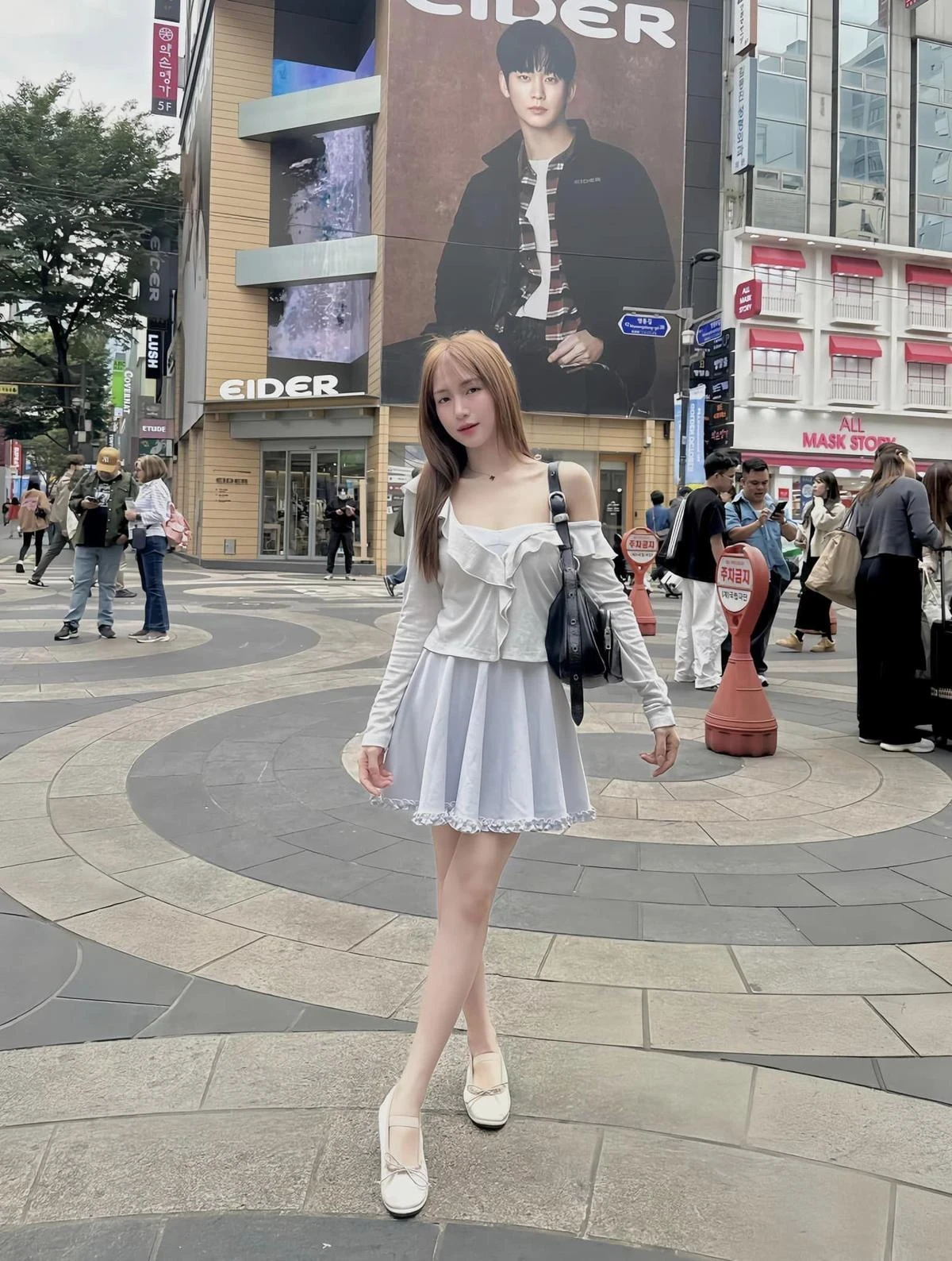 Van Toan proposed to Hoa Minzy and immediately asked for a gift, the female singer fought back, revealing the secret. - Photo 4