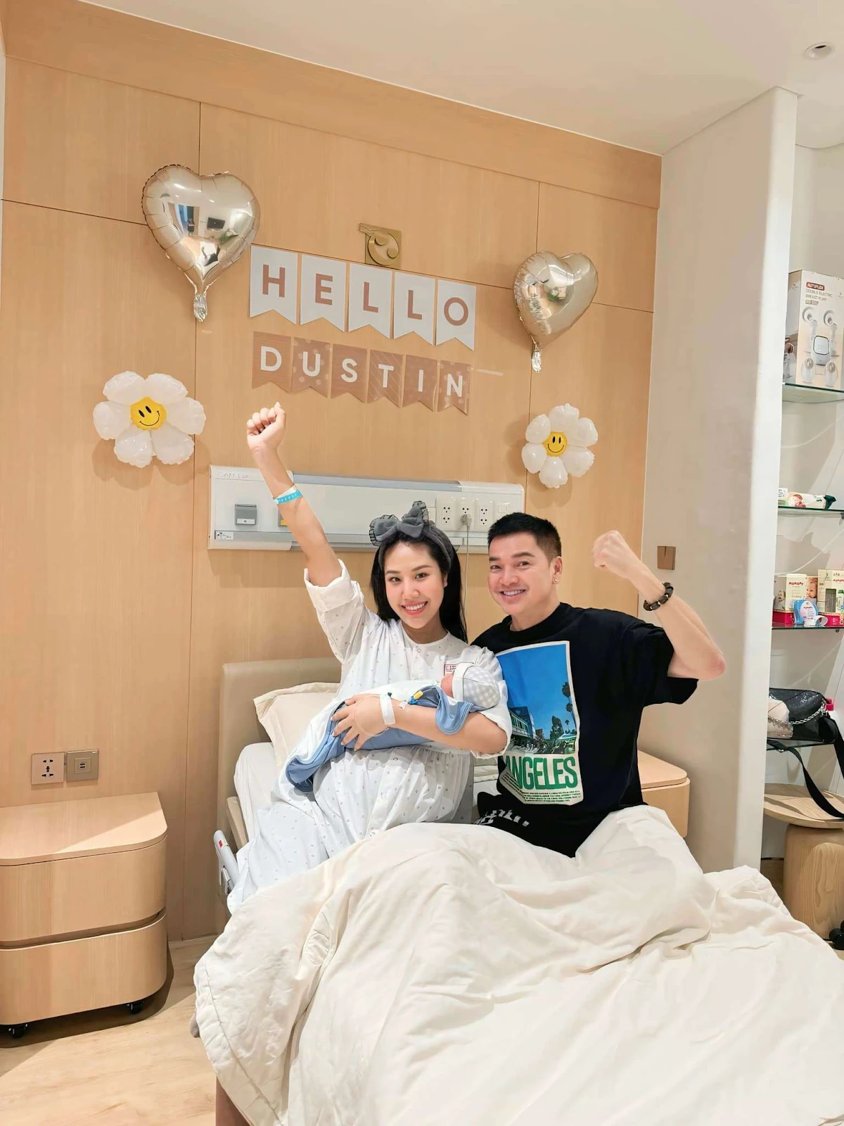 Quang Minh xỏ khuyên quý tử mới sinh, vợ mới cho con gái riêng chăm, CĐM rần rần - Hình 5
