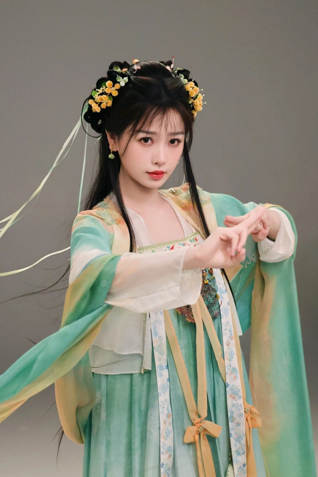 Triệu Lộ Tư thủ đoạn dìm phim đối thủ, bị quật tả tơi, số cát-xê khó đỡ? - Hình 6